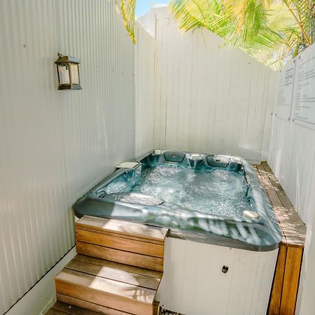 Private Outdoor Spa, Fire Pit, Cinema Room - The Cottage Coolum Beach Zewnętrze zdjęcie