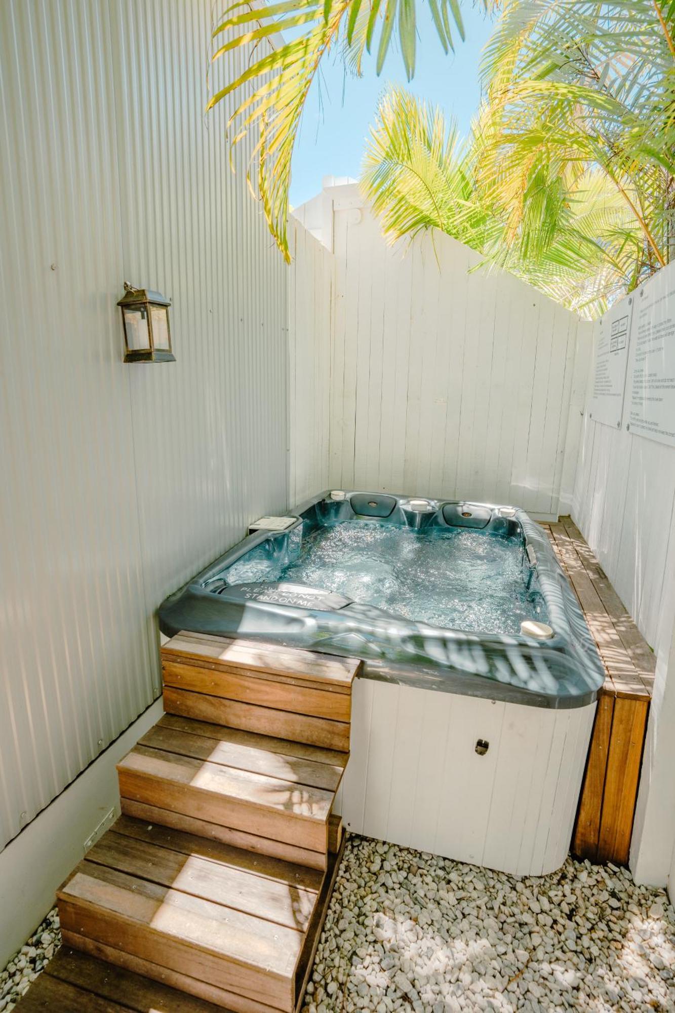 Private Outdoor Spa, Fire Pit, Cinema Room - The Cottage Coolum Beach Zewnętrze zdjęcie